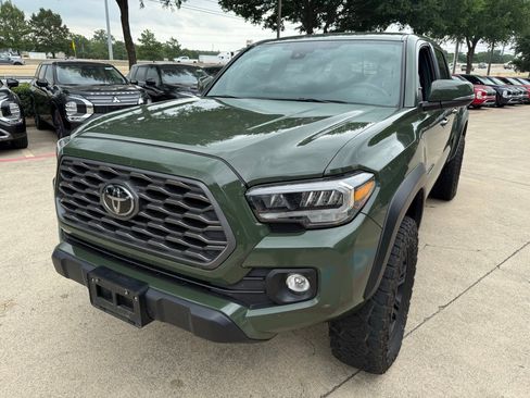 Used 2021 Toyota Tacoma TRD Off-Road w/ TRD Premium Off Road Package AWD/4WD image 7