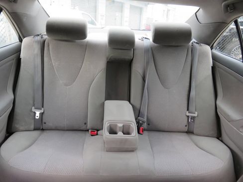 Used 2010 Toyota Camry LE image 20