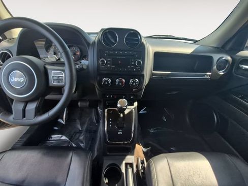 Used 2015 Jeep Patriot High Altitude AWD/4WD image 10