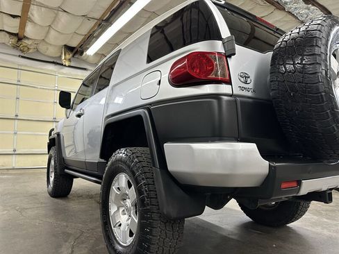 Used 2007 Toyota FJ Cruiser 4WD image 38