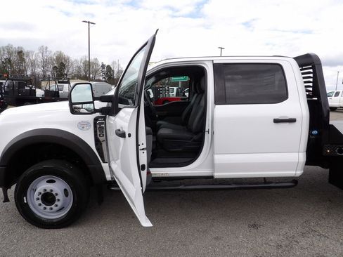 Used 2024 Ford F550 4x4 Crew Cab Super Duty w/ XLT Value Package image 13