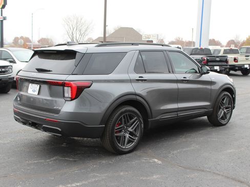 New 2026 Ford Explorer ST-Line w/ ST-Line Street Pack image 5