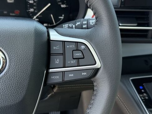 New 2026 Toyota Sienna XLE FWD image 14