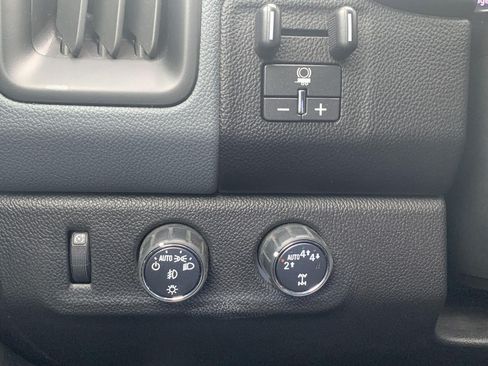 Used 2019 Chevrolet Colorado Z71 AWD/4WD image 10