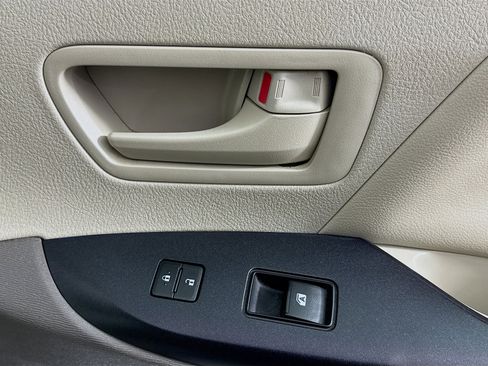 Used 2019 Toyota Sienna L image 29