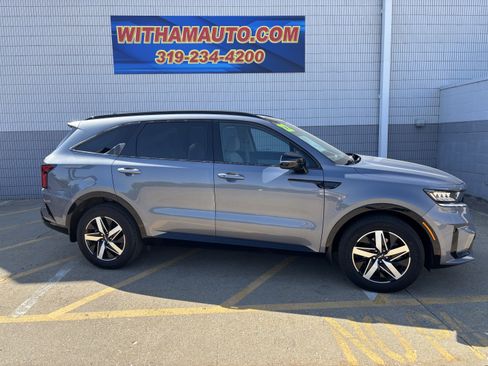 Used 2022 Kia Sorento S w/ Panoramic Sunroof Package FWD image 2