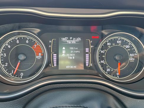 Used 2020 Jeep Cherokee Latitude Lux w/ Quick Order Package 26H Lux image 19