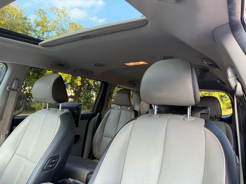 Used 2021 Kia Sedona SX image 11