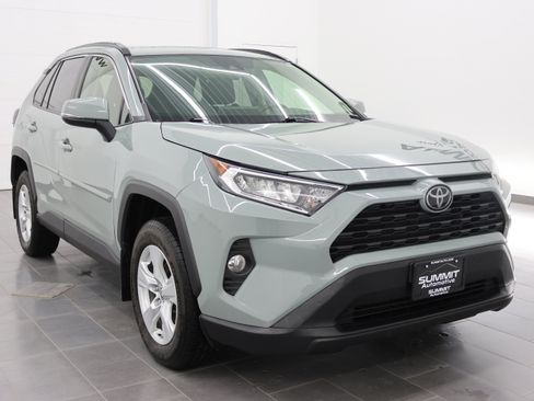 Used 2019 Toyota RAV4 XLE w/ Convenience Package image 2