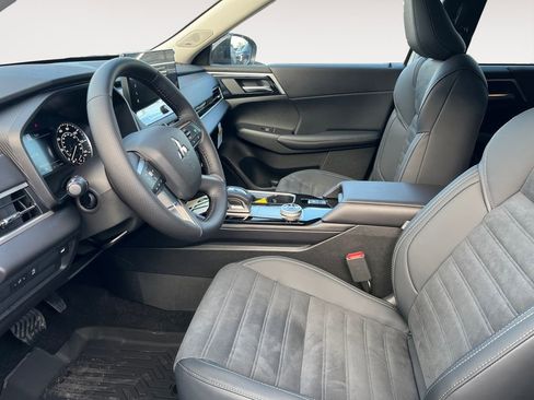 New 2026 Mitsubishi Outlander AWD image 9