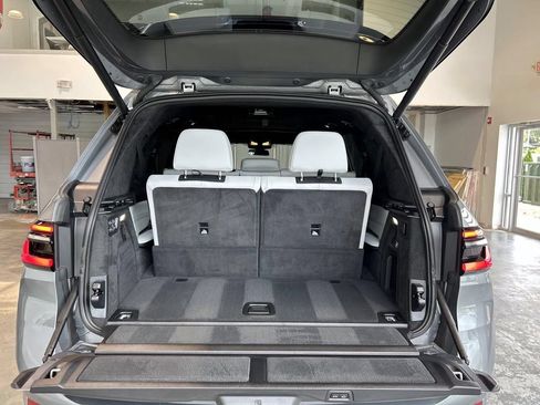 Used 2024 BMW X7 xDrive40i w/ Climate Comfort Package AWD/4WD image 11
