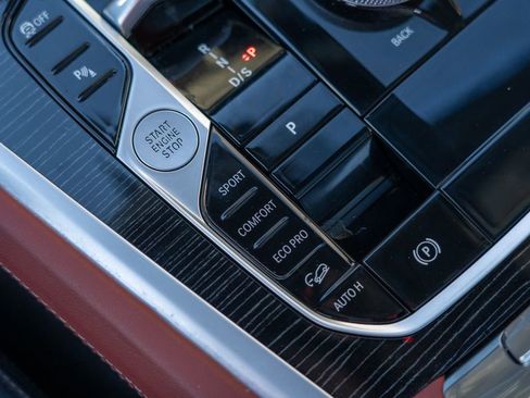 Used 2025 BMW X6 xDrive40i w/ Climate Comfort Package image 27