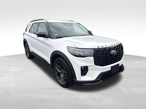 Used 2025 Ford Explorer ST-Line w/ Premium Package RWD image 7