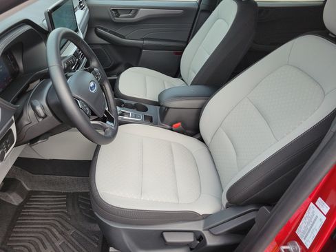 Used 2026 Ford Escape Active w/ Tech Pack #1 FWD image 9