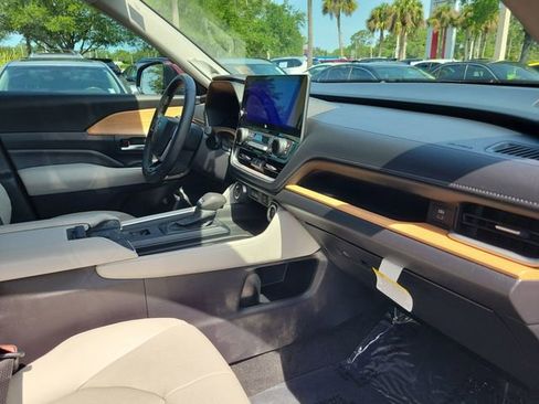 Used 2025 Toyota Grand Highlander FWD image 33