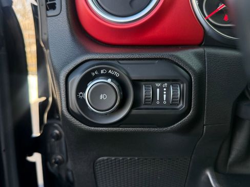 Used 2021 Jeep Wrangler Unlimited Rubicon image 21