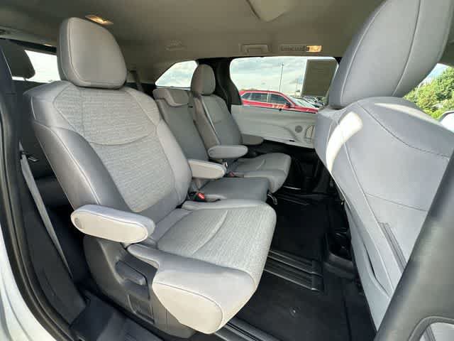 Used 2025 Toyota Sienna LE AWD/4WD image 24