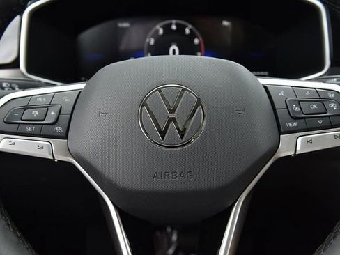 New 2026 Volkswagen Taos SE image 19
