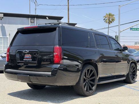 Used 2018 Chevrolet Suburban LS RWD image 39
