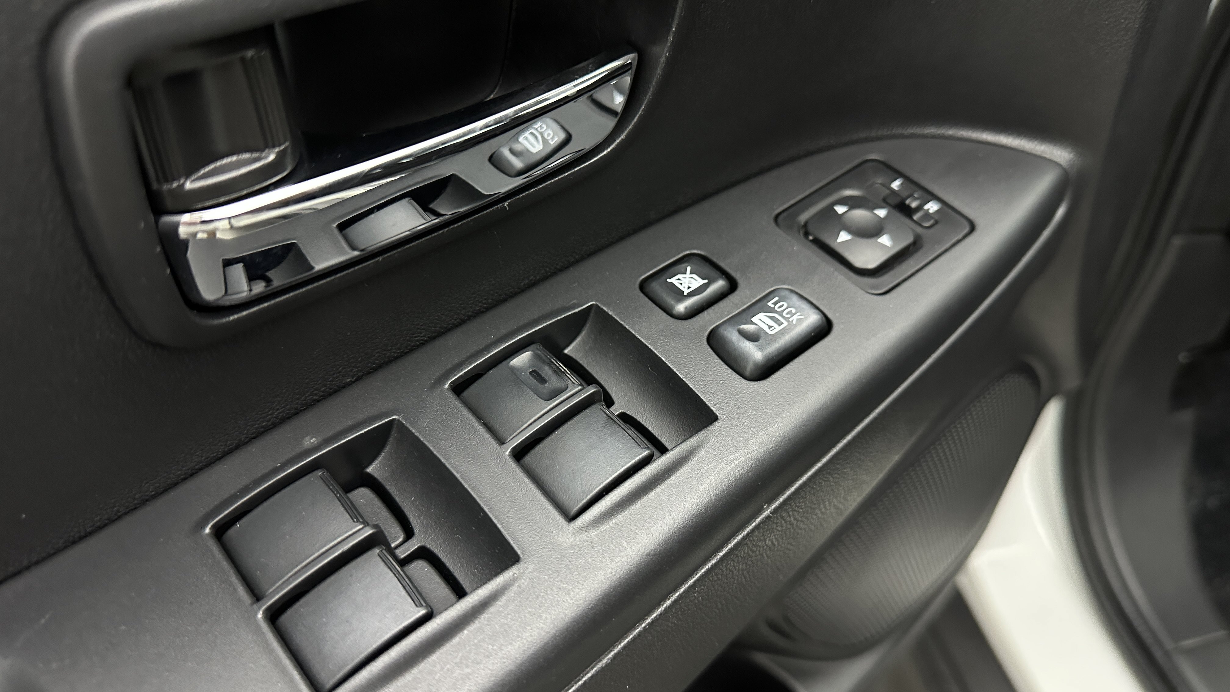 Used 2020 Mitsubishi Outlander Sport ES FWD image 12