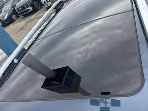 Used 2021 Jeep Cherokee Limited image 3