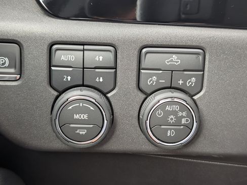 Used 2026 Chevrolet Silverado 1500 LT Trail Boss w/ Convenience Package II AWD/4WD image 26