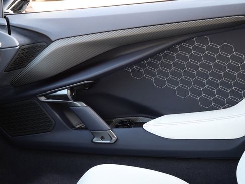 Used 2025 Lamborghini Revuelto Base image 20