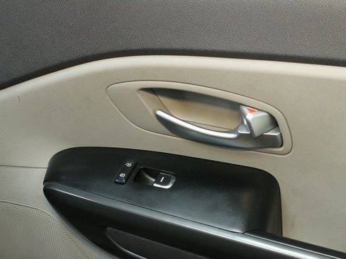 Used 2018 Kia Sedona L image 9