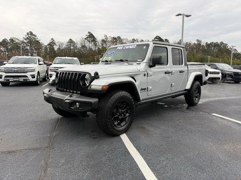 Used 2023 Jeep Gladiator Willys image 3