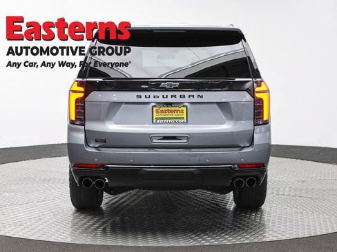 Used 2025 Chevrolet Suburban Z71 AWD/4WD image 6