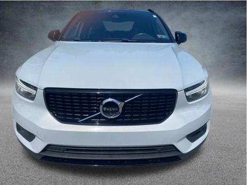 Certified 2021 Volvo XC40 T5 R-Design w/ Advanced Package AWD/4WD image 7