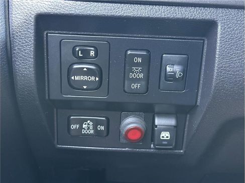 Used 2015 Toyota Tundra SR5 w/ SR5 Upgrade Package image 27