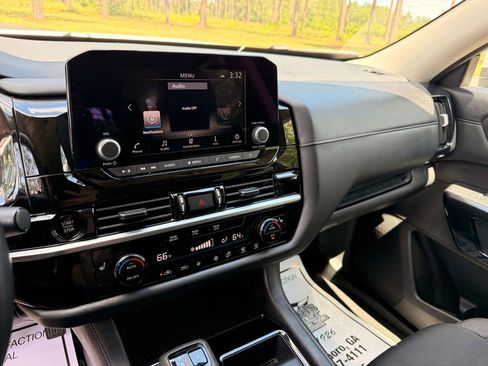 Used 2025 Nissan Pathfinder SV FWD image 16