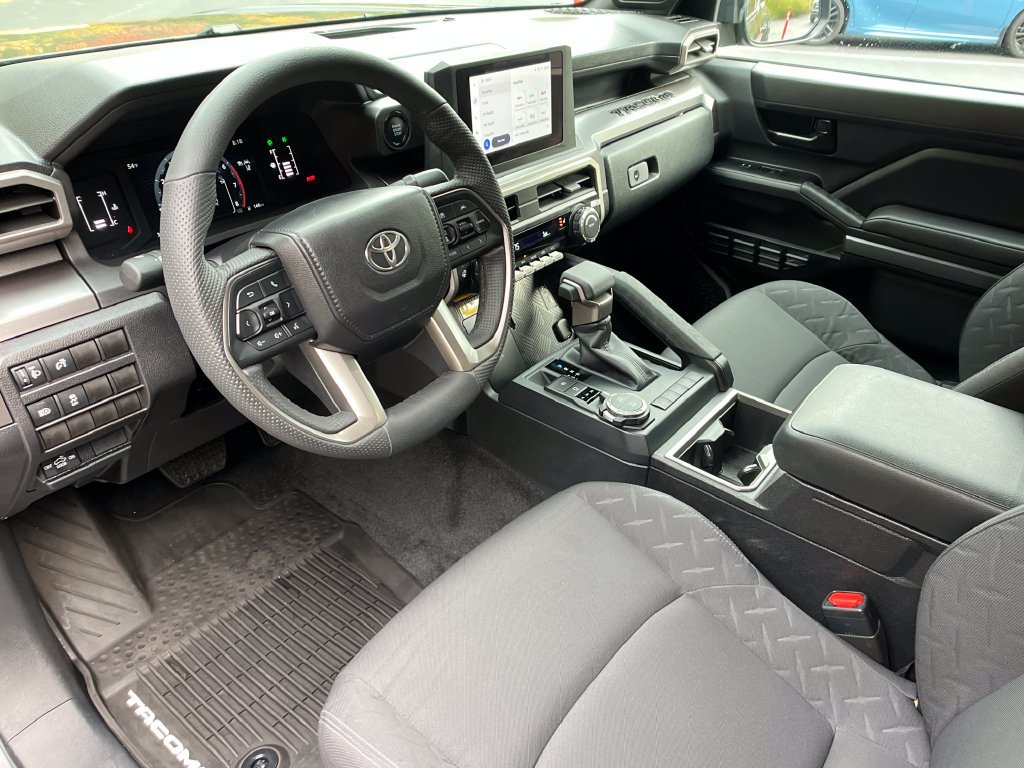 Used 2025 Toyota Tacoma SR5 AWD/4WD image 9