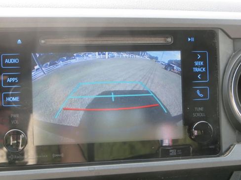 Used 2016 Toyota Tacoma TRD Sport w/ Towing Package image 21