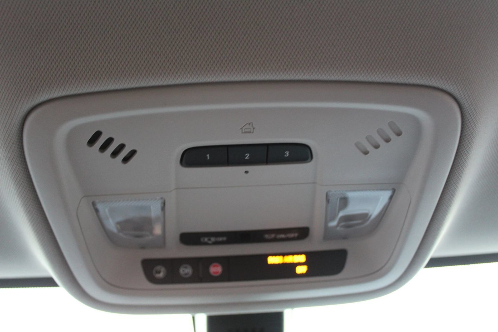 Used 2019 Chevrolet Traverse LT FWD image 28