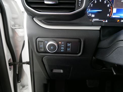 Used 2023 Ford Explorer XLT AWD/4WD image 26