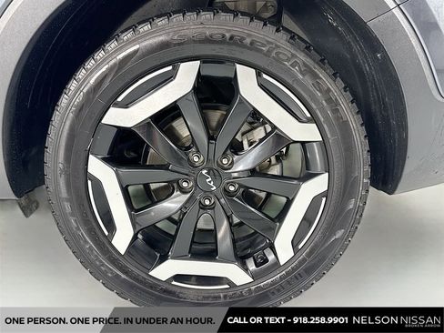 Used 2024 Kia Telluride EX w/ EX Captain's Chair Package FWD image 33