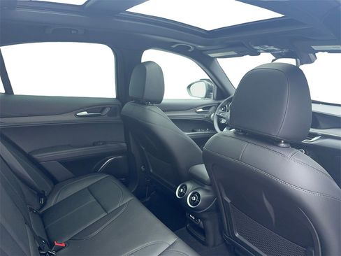 Used 2023 Alfa Romeo Stelvio Ti image 49