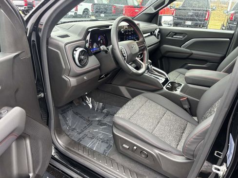 Used 2024 Chevrolet Colorado Z71 w/ Z71 Convenience Package 2 image 27