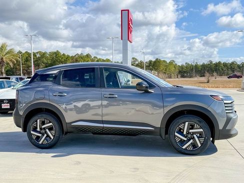 New 2026 Nissan Kicks SV FWD image 7