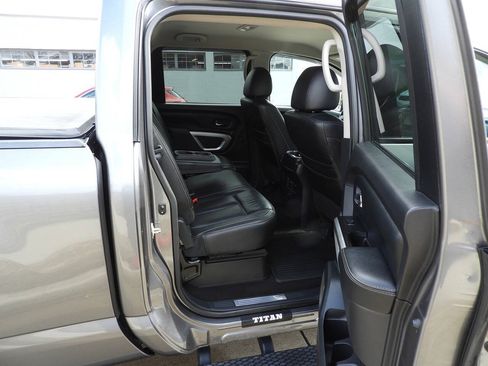 Used 2018 Nissan Titan SL w/ Chrome Package AWD/4WD image 26