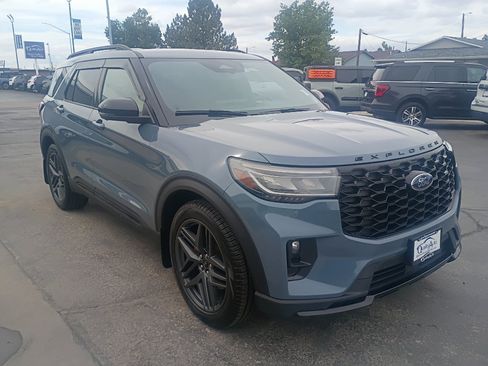 Used 2025 Ford Explorer ST AWD/4WD image 4