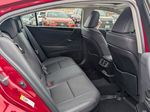 Used 2019 Lexus ES 300h w/ Premium Package image 9