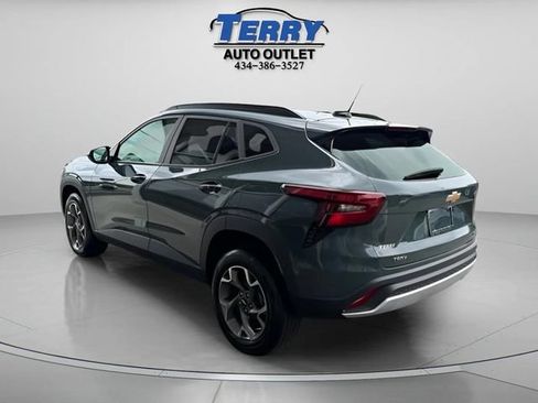 Used 2025 Chevrolet Trax LT FWD image 5