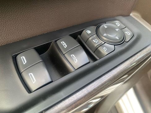 Used 2022 Chevrolet Silverado 2500 LTZ w/ LTZ Convenience Package image 15