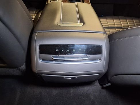 Certified 2024 Cadillac Escalade ESV Premium Luxury Platinum AWD/4WD image 18