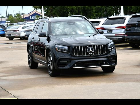 Used 2024 Mercedes-Benz GLB 250 image 1