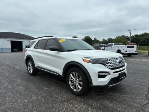 Used 2020 Ford Explorer XLT w/ Equipment Group 202A AWD/4WD image 7