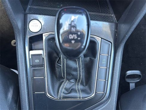 Used 2023 Volkswagen Tiguan SE image 30